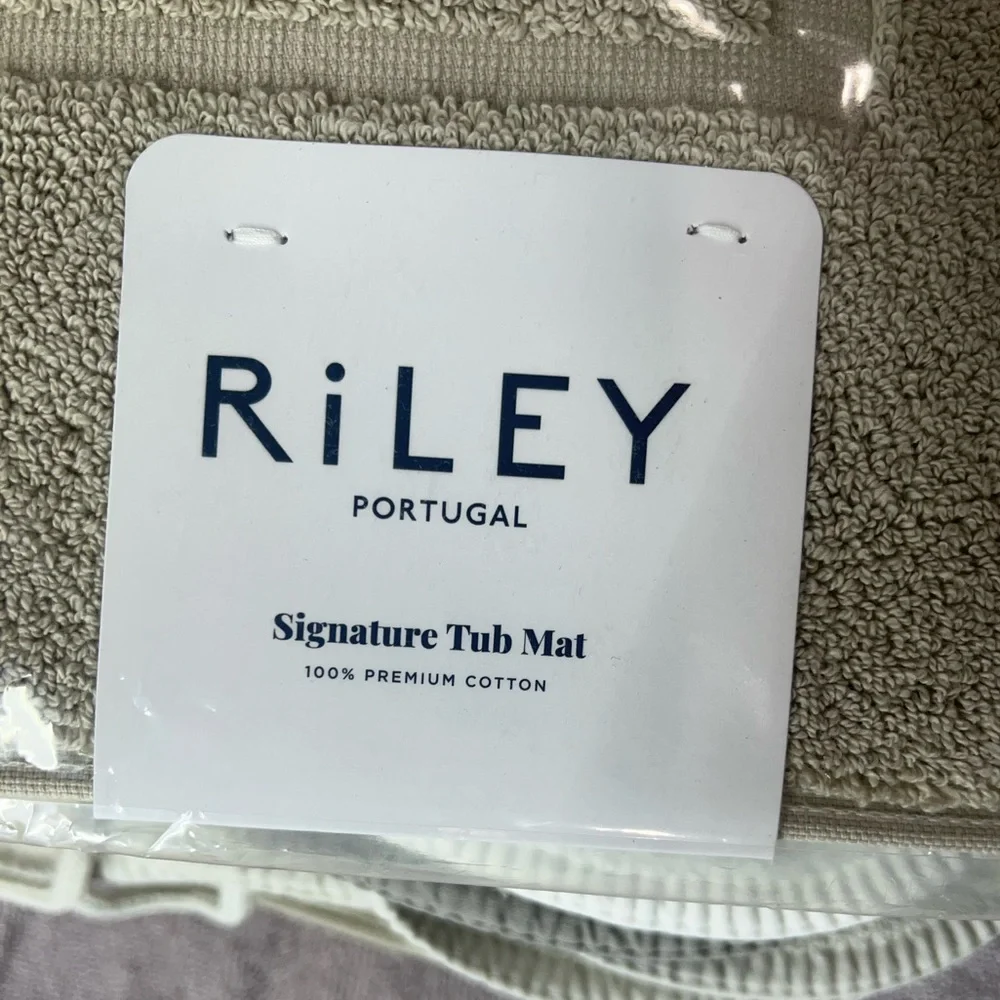 Riley Signature Plush Mat